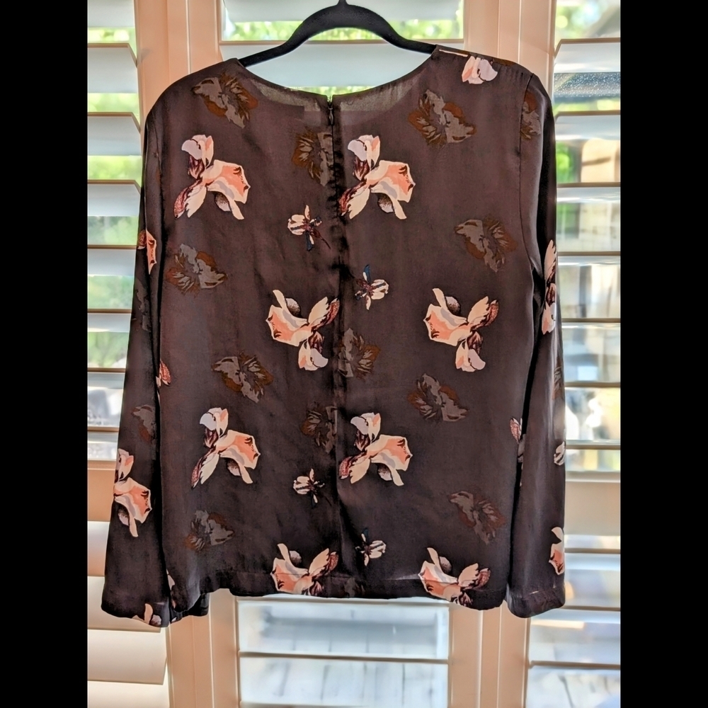 Banana Republic Grey Abigail Floral Blouse With Long Bell Sleeve - Picture 7 of 8
